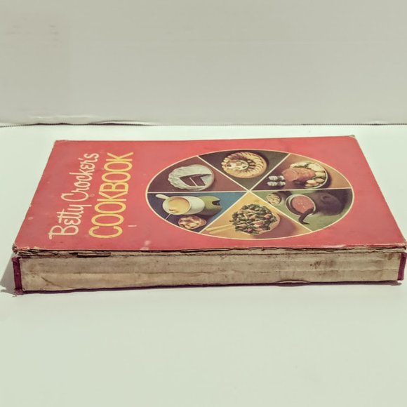 Betty Crocker's CookBook 1970 Golden Press - Picture 3 of 7
